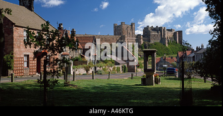 Il castello di Bamburgh Northumberland England Regno Unito Foto Stock