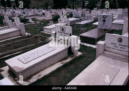 La tomba dell ex dittatore comunista di Albania, di Enver Hoxha, nel cimitero di Sharra, Tirana, Albania Foto Stock