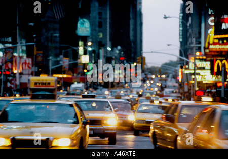Giallo New York taxi in Times Square Foto Stock