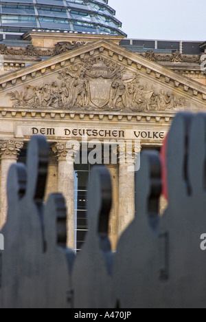 Di fronte al Reichstag di Berlino, Germania Foto Stock