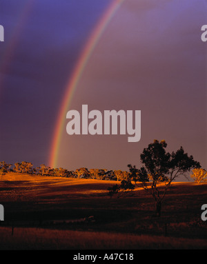 Rainbow su Mountadam Station Wagon nel sud Mount Lofty Eden Valley South Australia Foto Stock