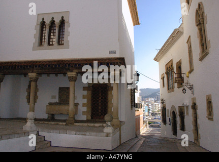 Vista caratteristica di edifici bianchi città vecchia Andorra la vella Sitges Catalogna Catalogna Catalogna Costa Dorada España Spagna Europa Foto Stock