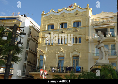 Vista caratteristica costruzione colorata città vecchia Andorra la vella Sitges Catalogna Catalogna Catalogna Costa Dorada España Spagna Europa Foto Stock