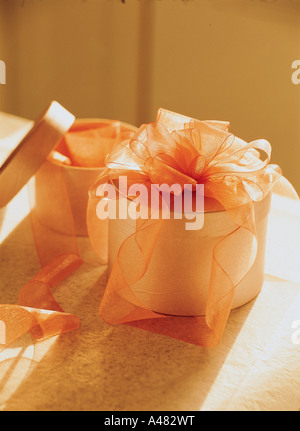 Close-up di due confezioni regalo Foto Stock
