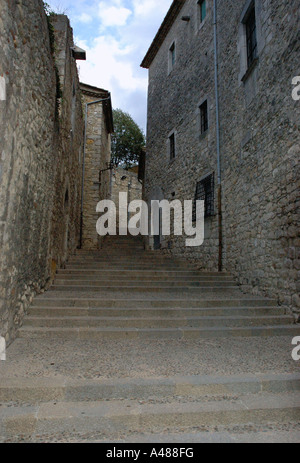 Vista della caratteristica stradina del centro storico di Girona Gerona Catalogna Catalogna Catalogna España Spagna Europa Foto Stock