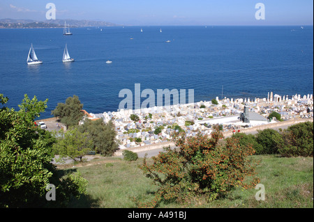 Vista panoramica del lungomare di St Tropez Côte D'Azur San S Cote d Azur Francia del sud Europa Foto Stock