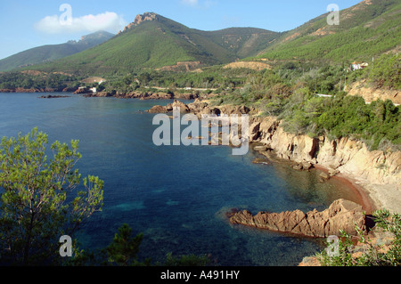 Vista panoramica del lungomare mozzafiato vicino a Cannes Côte D'Azur Cote d Azur Francia del sud Europa Foto Stock