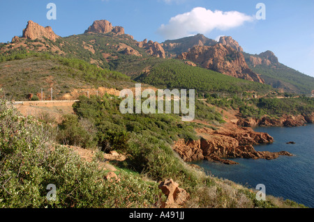 Vista panoramica del lungomare mozzafiato vicino a Cannes Côte D'Azur Cote d Azur Francia del sud Europa Foto Stock