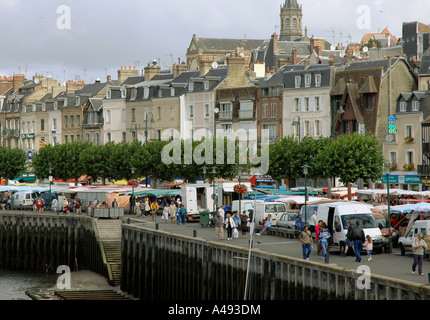 Vista panoramica di Trouville canale inglese La Manche Normandia Normandie Nord Ovest della Francia Europa Foto Stock