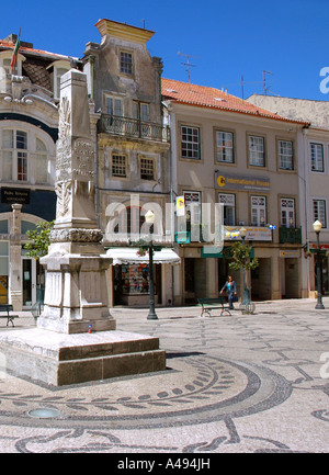 Vista magnifica obelisco piazza principale centro storico della città di Aveiro Iberia Penisola Iberica Nord Portogallo del Nord Europa Foto Stock