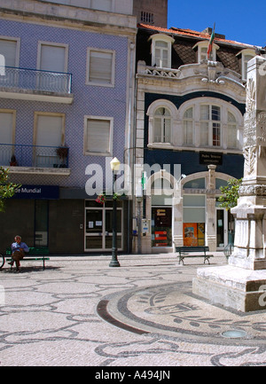 Vista magnifica obelisco piazza principale centro storico della città di Aveiro Iberia Penisola Iberica Nord Portogallo del Nord Europa Foto Stock