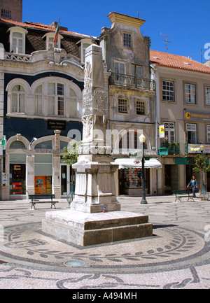 Vista magnifica obelisco piazza principale centro storico della città di Aveiro Iberia Penisola Iberica Nord Portogallo del Nord Europa Foto Stock