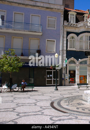 Vista magnifica obelisco piazza principale centro storico della città di Aveiro Iberia Penisola Iberica Nord Portogallo del Nord Europa Foto Stock