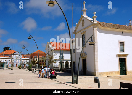 Vista tipica piccola chiesa bianca architettura ecclesiastica Aveiro Iberia Penisola Iberica Nord Portogallo del Nord Europa Foto Stock