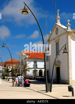 Vista tipica piccola chiesa bianca architettura ecclesiastica Aveiro Iberia Penisola Iberica Nord Portogallo del Nord Europa Foto Stock