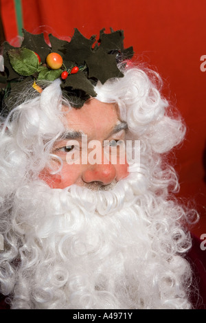 Regno Unito Shropshire Ironbridge Blists Hill museo volto di Santa Claus nella sua grotta Foto Stock