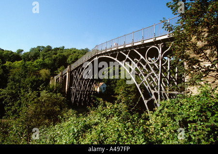 Regno Unito Shropshire Ironbridge il ponte sul fiume Severn Foto Stock