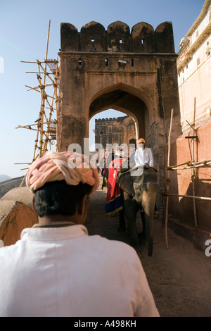 India Rajasthan Forte Amber elefanti offrono ai turisti gite a Fort Foto Stock