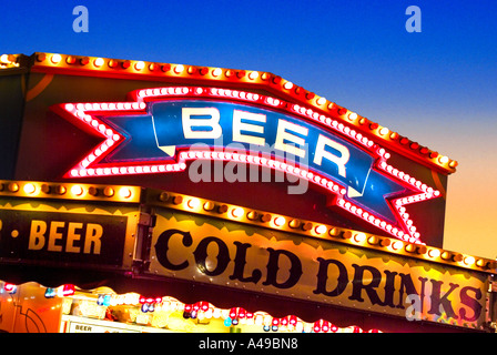 Insegne al neon su midway alla Fiera dello Stato del Texas Foto Stock