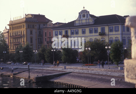 Passeggiata a Stresa Lago Maggiore Italia Foto Stock