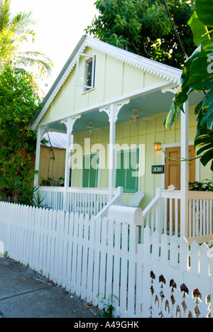 USA Florida Keys fila di case una volta vivevano in da sigaro cubano Makers Key West Foto Stock