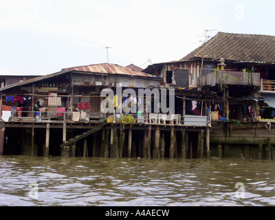 Riverside home. Bangkok, Thailandia Foto Stock