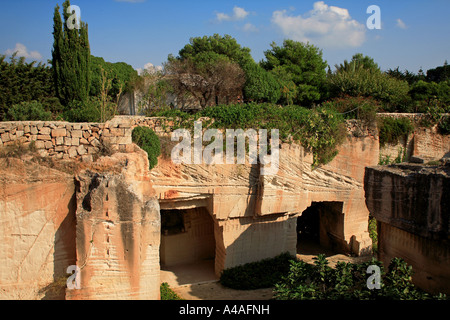 Giardini Ipogei tra cave di tufo Isola Favignana Isole Egadi Sicilia Italia Foto Stock