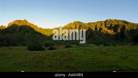 Hawaii, Oahu. Bellissima vista Kualoa Ranch e le montagne Kualoa. Foto Stock