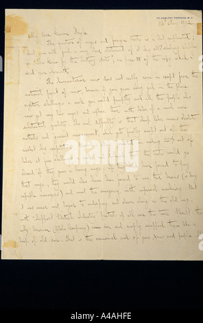 Gli elementi da archivio di Sir Arthur Conan Doyle autore - una lettera da George Bernard Shaw - Pagina 1 Foto Stock