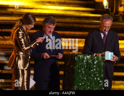 Walter Veltrony Sindaco di Roma assegna il prezzo da Robert De Niro Roma Festival Internazionale del Film di Roma Lazio Italia Foto Stock