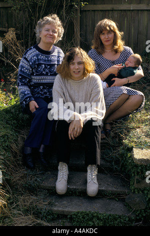 Quattro generazioni di donne provenienti da una sola famiglia luton bedfordshire Foto Stock