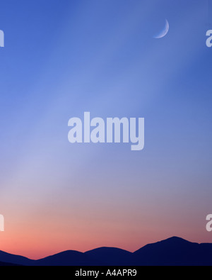 GB - Scozia: Moon over Taransay Foto Stock