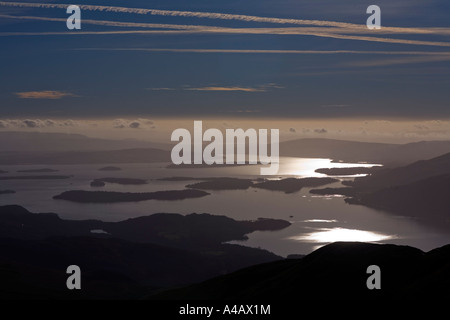 Guardando a Sud di Ben Lomond sul Loch Lomond Foto Stock