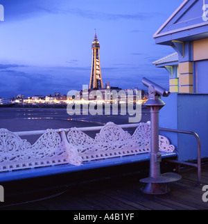 La Blackpool Tower vista dal Blackpool South Pier Lancashire Foto Stock
