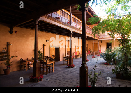 Bel cortile interno al La Quinta Roja Hotel a Garachico Tenerife Canarie Spagna Foto Stock