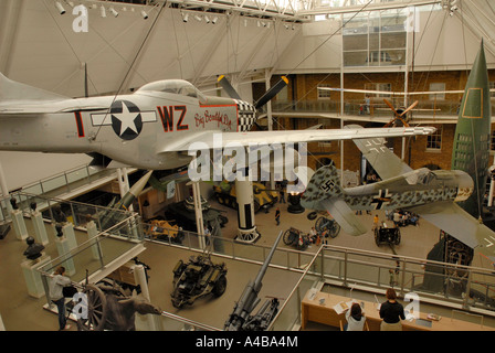 American Mustang WWII fighter sul display nell'Imperial War Museum di Londra Foto Stock