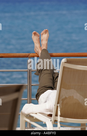 Donna rilassante in vacanza Foto Stock