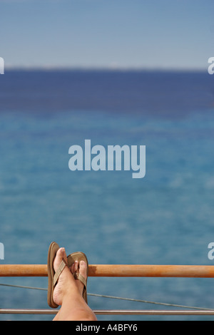 Donna rilassante in vacanza Foto Stock