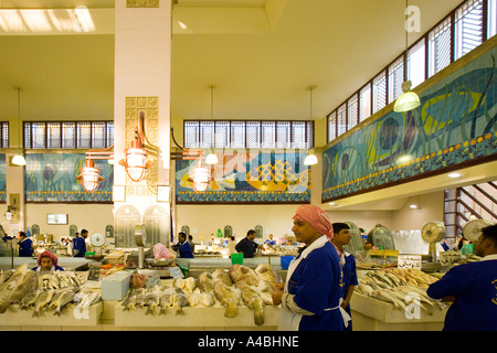Attraente mercato coperto del pesce - Kuwait Foto Stock