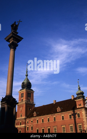 Varsavia, Polonia. Il castello reale nella Città Vecchia e il re Sigismondo memorial. Foto Stock