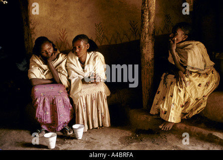 Cercando di sopravvivere alla lotta quotidiana per il cibo con la venuta di una nuova carestia, MESHAL VILLAGE, maggio 1991 Foto Stock