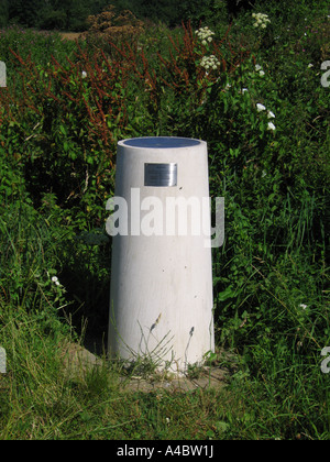 Sistema solare in scala pilastro posizione di marcatura del pianeta Plutone Otford Kent REGNO UNITO Foto Stock