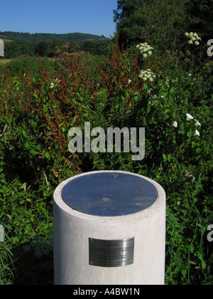 Sistema solare in scala pilastro posizione di marcatura del pianeta Plutone Otford Kent REGNO UNITO Foto Stock