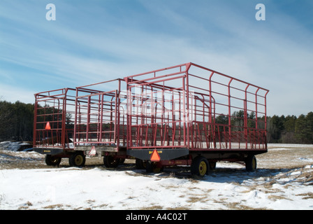 Attrezzature agricole vuoto rimorchio di fieno Foto Stock