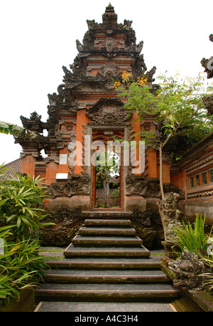 Tempio del palazzo porta a Ubud Royal Palace, Bali Indonesia Foto Stock
