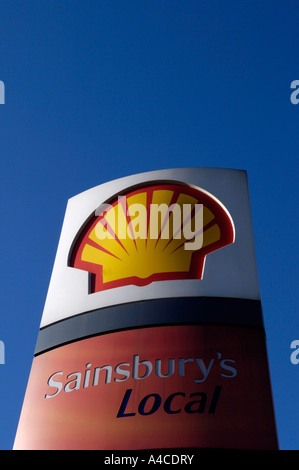 Un generico carburante shell segno a Londra stazione di benzina Foto Stock