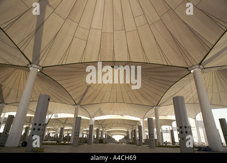 Hajj Terminale, costruita appositamente per gestire i pellegrini stranieri, in costruzione presso la King Abdulaziz International Airport, Jeddah Foto Stock