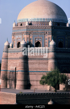 Il santuario di Shah Rukn-e-Alam che domina la città di Multan, in Pakistan. Foto Stock