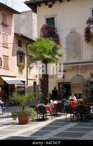 Torri del Benaco streetscene Foto Stock