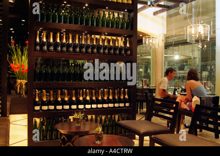 Sala Degustazione vini a Graham Beck Franschhoek Western Cape Sud Africa uno stato dell'arte cantina nel Franschhoek valley Foto Stock